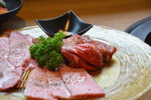 羊スケのジンギスカン 焼肉を焼く様子